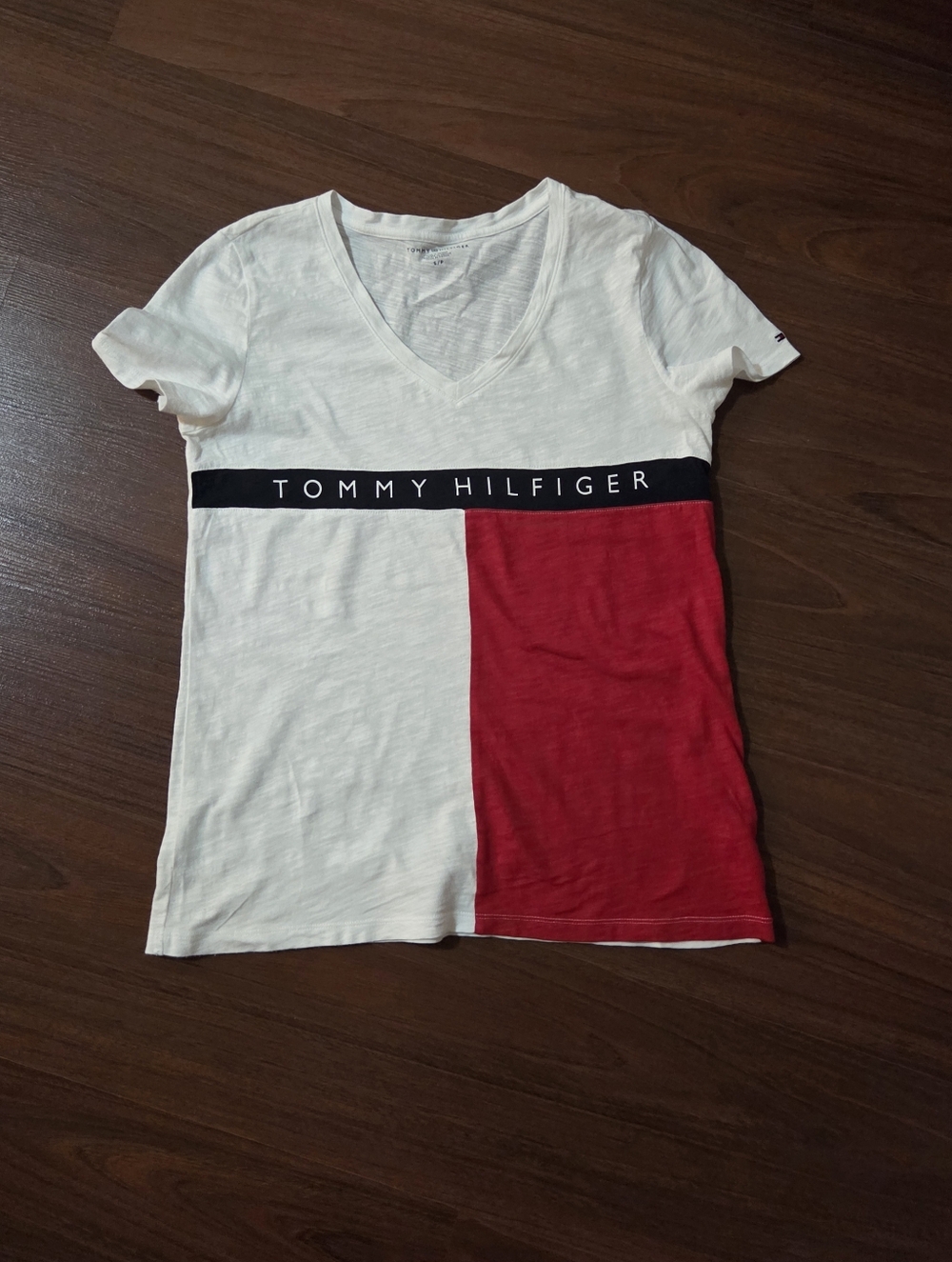 Tommy Hilfiger Women's  Colorblock  V-Neck Tee